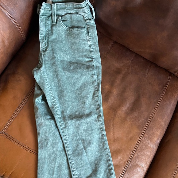 Universal thread womens jeans. - Picture 3 of 3
